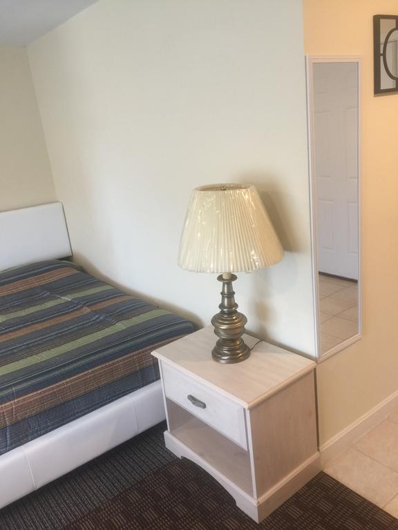 Misquamicut Beach Front Inn 韦斯特利 外观 照片