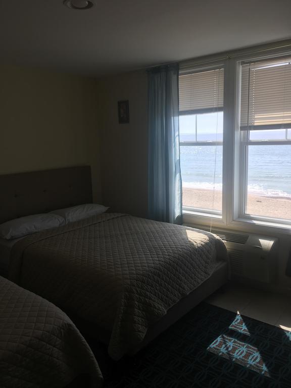 Misquamicut Beach Front Inn 韦斯特利 外观 照片