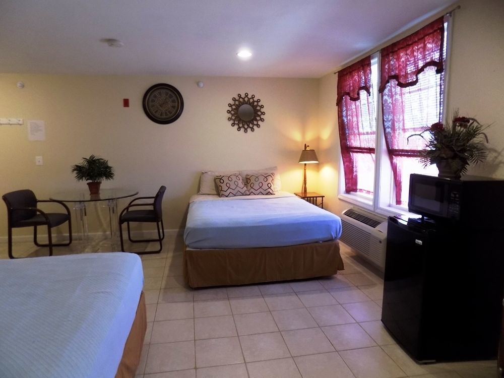 Misquamicut Beach Front Inn 韦斯特利 外观 照片