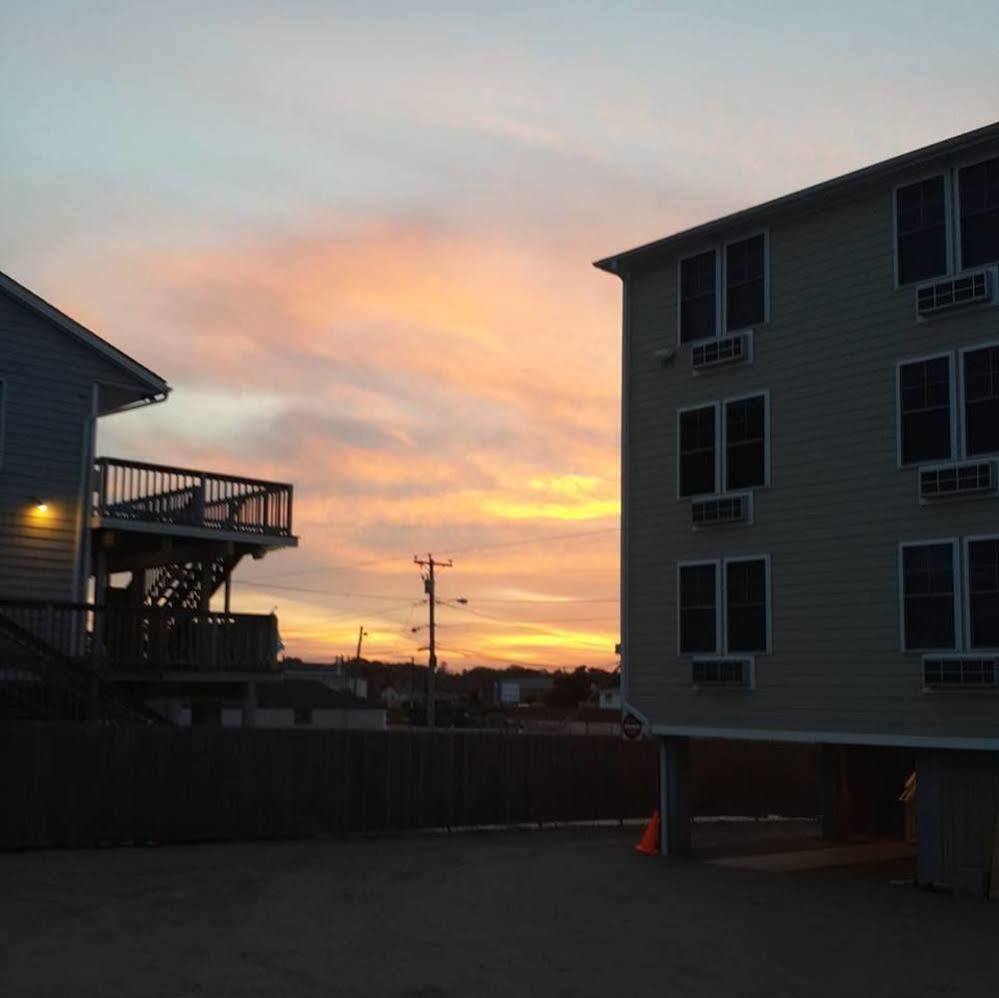 Misquamicut Beach Front Inn 韦斯特利 外观 照片