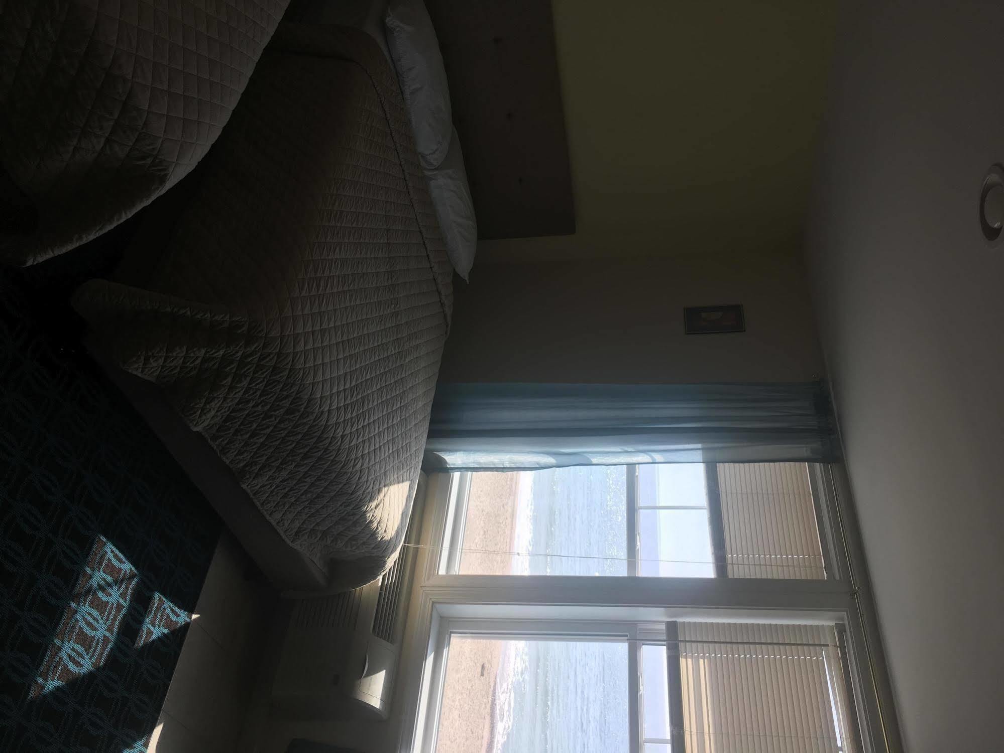 Misquamicut Beach Front Inn 韦斯特利 外观 照片